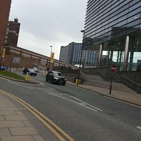 Leeds City Train Stn Apt דירה *